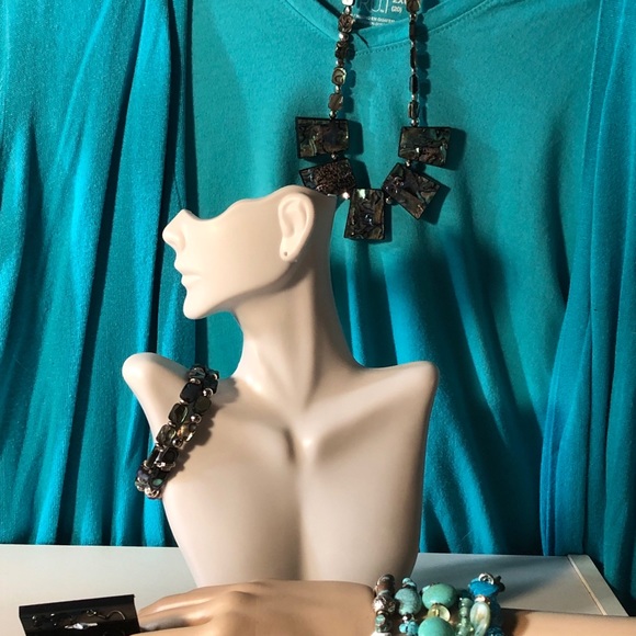 Outfit - Picture 2 of 2